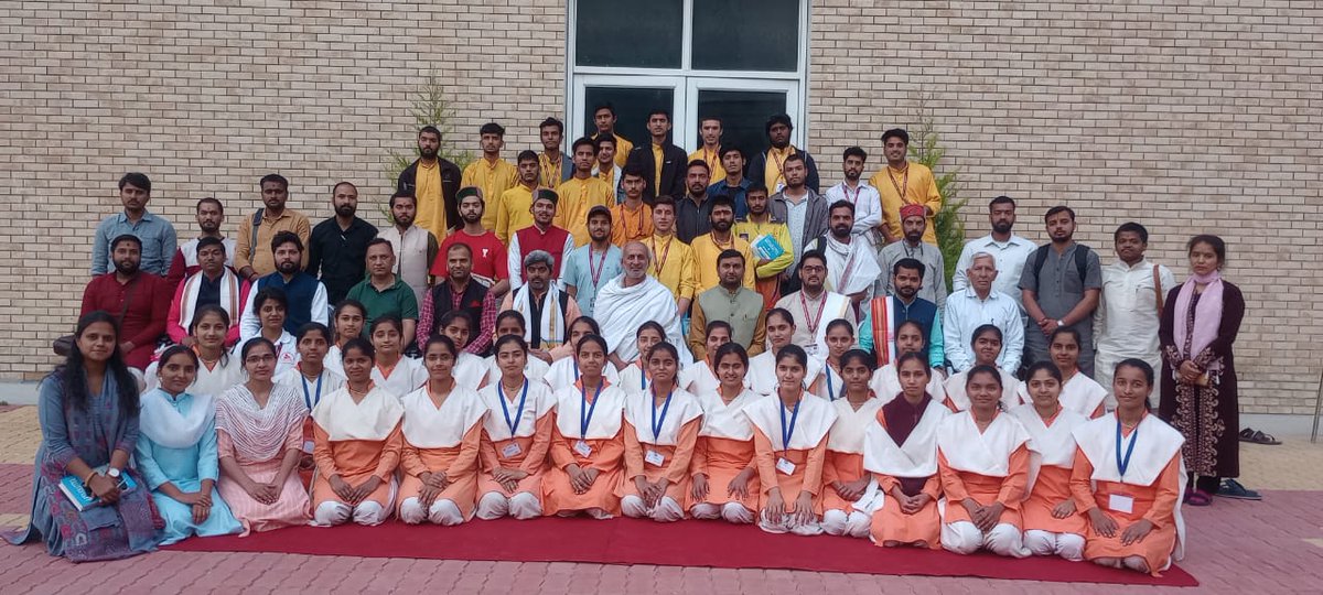 श्रीरघुनाथकीर्तिपरिसरे संसाधकरूपेणोपस्थितानां आचार्यसुब्रमनियन् महोदयानामुद्बोधनानन्तरं स्वीकृतानि चित्राणि।
<a href="/CentralSanskrit/">CENTRAL SANSKRIT UNIVERSITY</a>