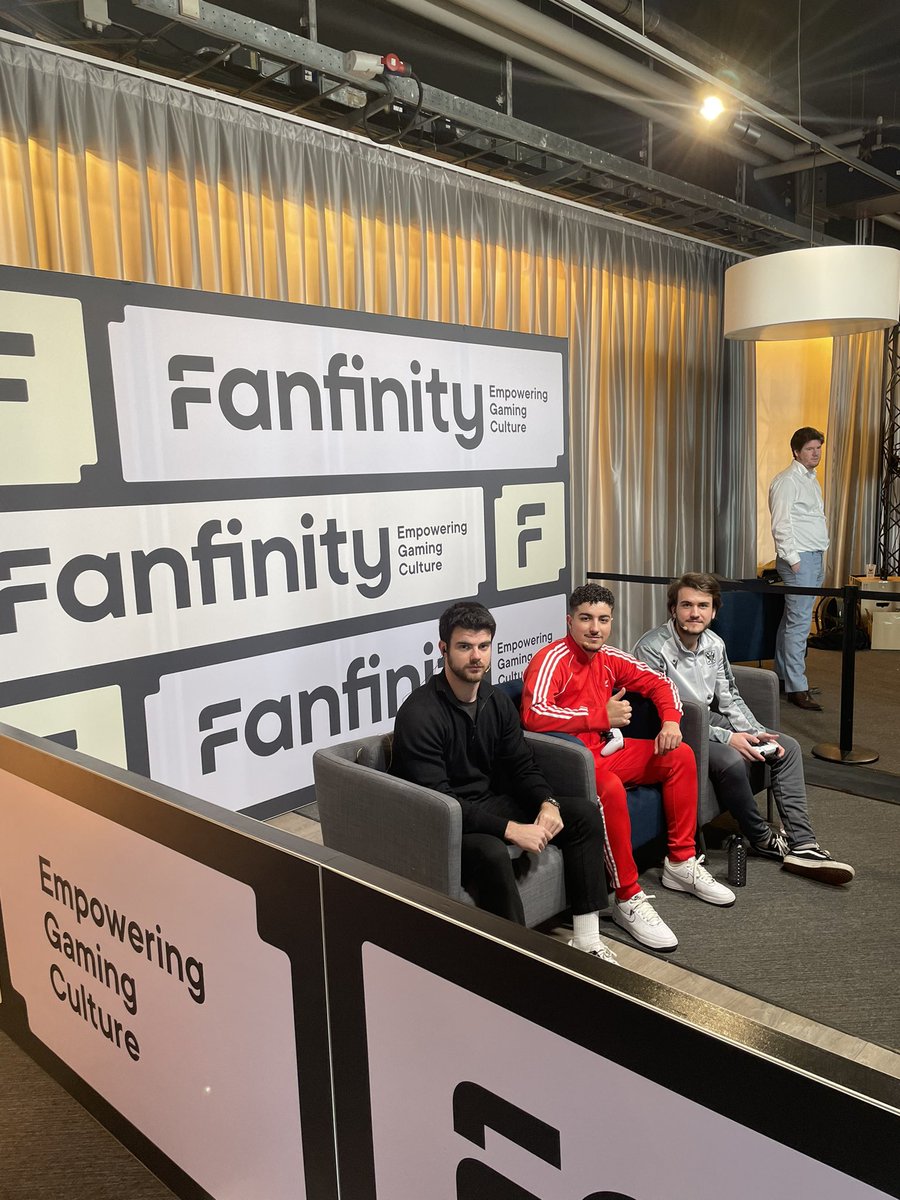 Azerion_eSport's tweet photo. En direct du Sportpaleis d’Anvers pour un Showmatch entre @RedlabelXFIFA et @Thered28_ 

https://t.co/GjgaMa257M https://t.co/00MIrTvKyg