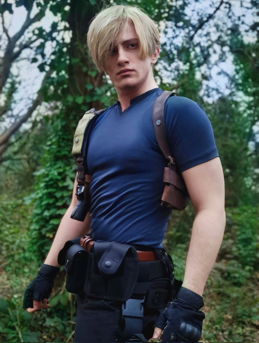 happy one year anniversary to resident evil 4 remake 💓 oh how i adore this game #leonkennedycosplay #re4