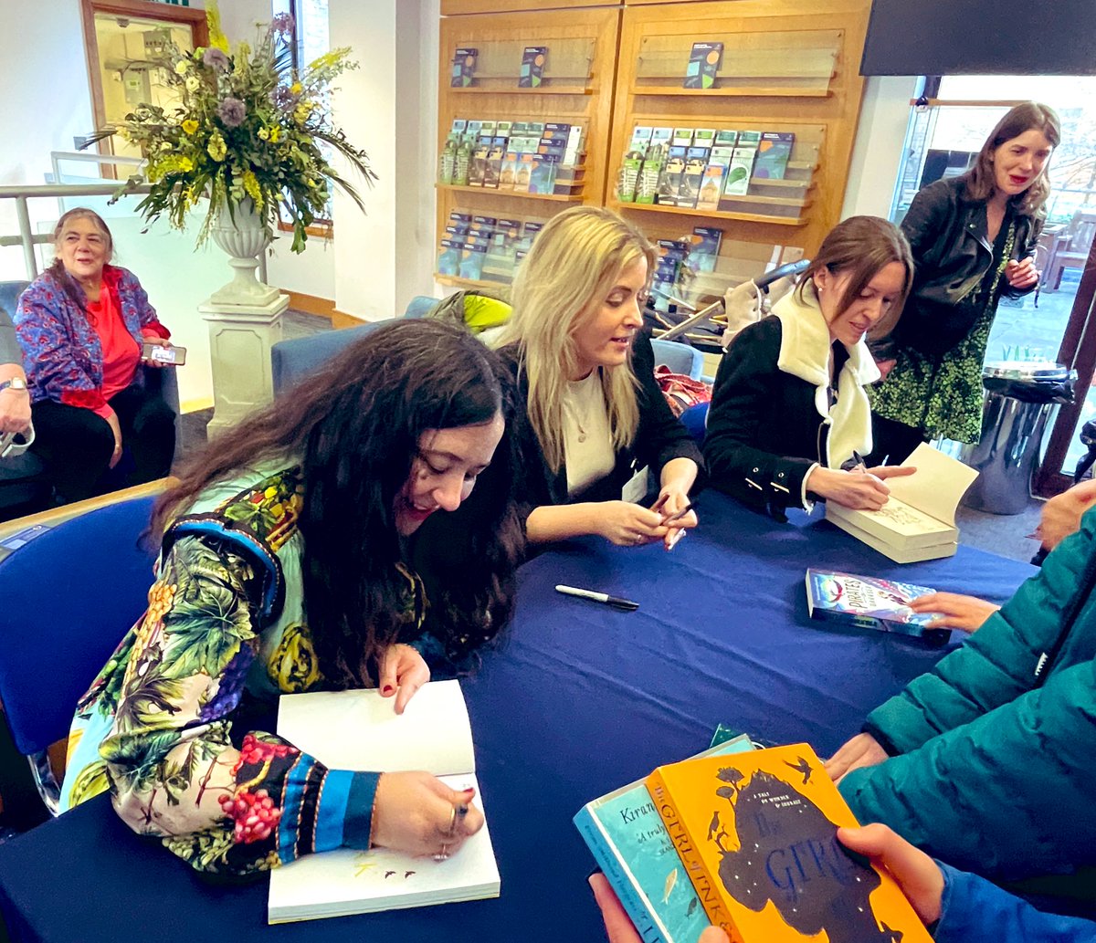 Scribbled lots of notes this afternoon at the @oxfordlitfest ‘Worlds of Wonder’ panel event with @Kiran_MH @doyle_cat & Alex Bell 🌍✨ Magical rainforests, pirates and lots of brilliant questions from an audience of young readers!📚