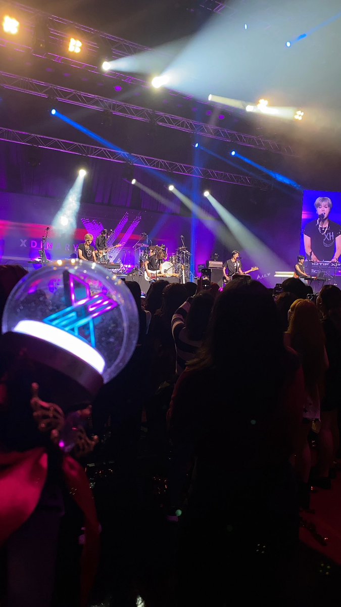 peculiarmxxn's tweet photo. burn the brightest, my rockstars βοΈβ¨
#XdinaryHeroesInMNL #BreaktheBrakeInMNL #breakthebrakemanila #μμ€λλ리νμ΄λ‘μ¦ #BreaktheBrakeWorldTour https://t.co/nkmzzysPkz