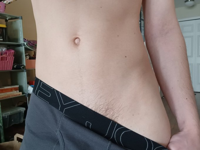 Hey if you could just gnaw on this hip that'd be great 🐁 https://t.co/hJJb7pWlet