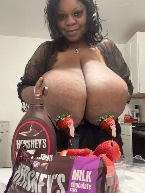 I have absolutely no regrets of showing my body all over social media not only did it make me social<a href="/tag/bigsexytitt"class="tags"><span>#bigsexytitt</span></a>