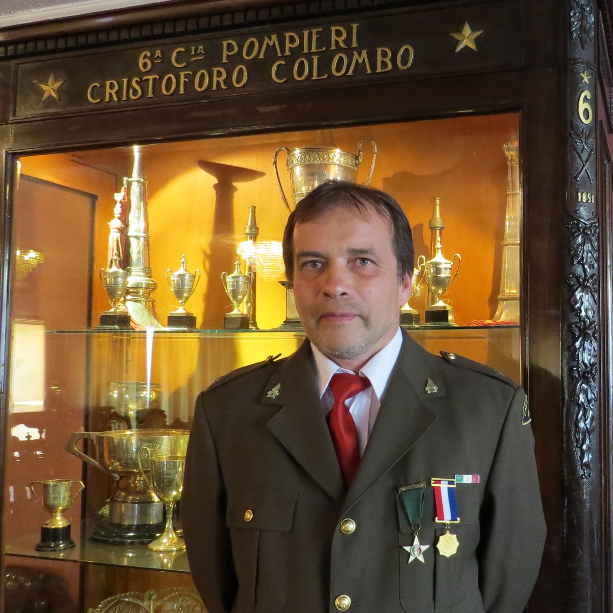 Sesta Compagnia di Pompieri 🇮🇹 (@sesta_compagnia) on Twitter photo En reunión de Fratellanza di Compagnie di Pompieri Italiane del Cile efectuada en Copiapó ha resultado electo como Presidente de esta entidad nuestro Direttore Ezio Passadore
Éxito en su gestión!
<a href="/ItalyinChile/">Italy in Chile</a> <a href="/CBV1851/">Bomberos Valparaíso</a>
sesta.cl
#CBV1851 #vivereALLitaliana #SestaCBV En reunión de Fratellanza di Compagnie di Pompieri Italiane del Cile efectuada en Copiapó ha resultado electo como Presidente de esta entidad nuestro Direttore Ezio Passadore
Éxito en su gestión!
<a href="/ItalyinChile/">Italy in Chile</a> <a href="/CBV1851/">Bomberos Valparaíso</a>
sesta.cl
#CBV1851 #vivereALLitaliana #SestaCBV