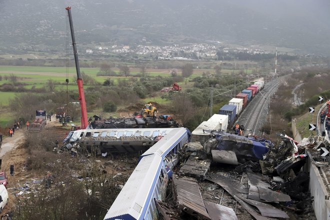 Είναι σημαντικό ότι τα κόμματα του προοδευτικού τόξου, δείχνoυν να στέκονται στο ύψος των περιστάσεων και να στηρίζουν την πρόταση δυσπιστίας που θα καταθέσει το ΠΑΣΟΚ στη Βουλή. Η εμπιστοσύνη προς την Κυβέρνηση έχει δικαιολογημένα απολεσθεί. facebook.com/share/p/FPhKhJ…