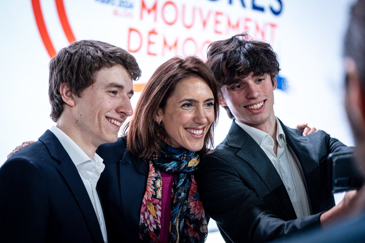 J_Democrates's tweet image. Clap de fin de ce #CongresMoDem avec @ValerieHayer @YaelBRAUNPIVET &amp;amp; @steph_sejourne. 

L’occasion de rappeler que nous avons besoin d’Europe &amp;amp; que comme depuis cinq ans, nous serons sur le terrain jusqu’au 9 juin pour défendre nos valeurs humanistes, écologistes &amp;amp; démocrates🇪🇺🧡