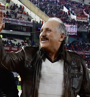 "Cuando empecé a caminar para el descampado, en mi cabeza solo esperaba el sonido del disparo, el ¡puum! que me matara", eso contó Leopoldo Jacinto Luque. Secuestrado en 1979 por la FF AA de la dictadura.

Le sacaron todo lo que tenia encima, le robaron el auto y lo amenazaron de