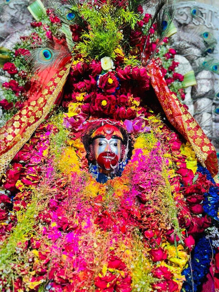 JaiMaaTarapith's tweet photo. দোল পূর্ণিমা তিথিতে মায়ের বিশেষ দর্শন 🌺
জয় মা তারা 🌺⚜️

#tarapith https://t.co/VUuUZudi4G
