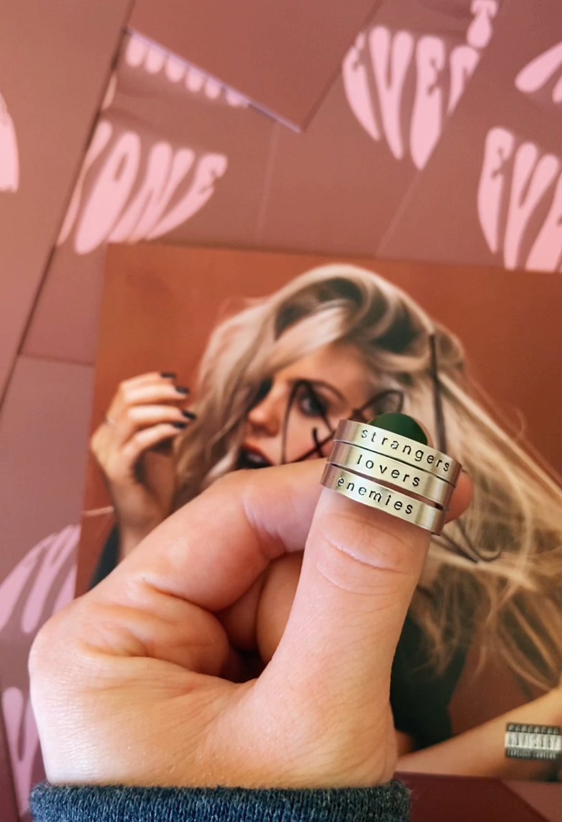 strangers, to lovers, to enemies🧡

✨ matteroftimerings.etsy.com/listing/157020…