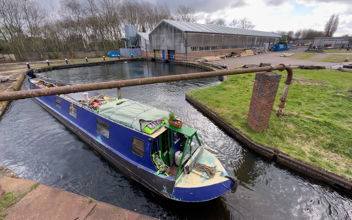 Photo 6 of 20 for our #SilverPropellerChallenge with @IWA_UK at #BradleyCRTWorkshop on #WednesburyOakLoopCanal #BoatsThatTweet #LifesBetterByWater #KeepCanalsAlive #BirminghamCanals #NbWillTry moonsh.in/silverprop