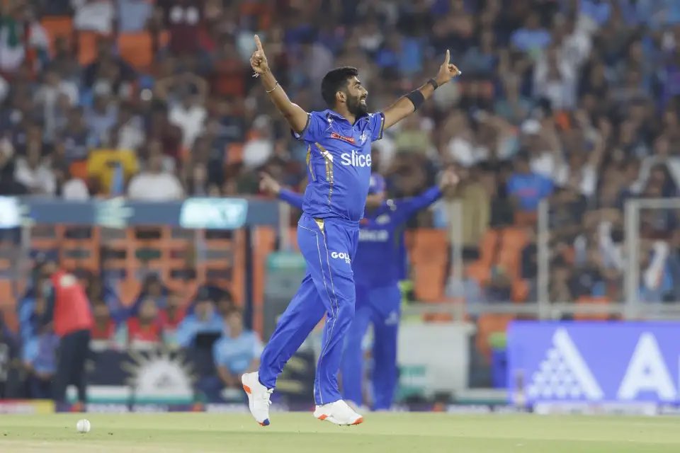 Bumrah + Coetzee combined today: 8 overs - 5-40 (5 RPO.) MI have found something with this combination. One hits the deck at pace, the other is the yorker king. How will teams score 8+ RPO consistently against them? #MIvGT