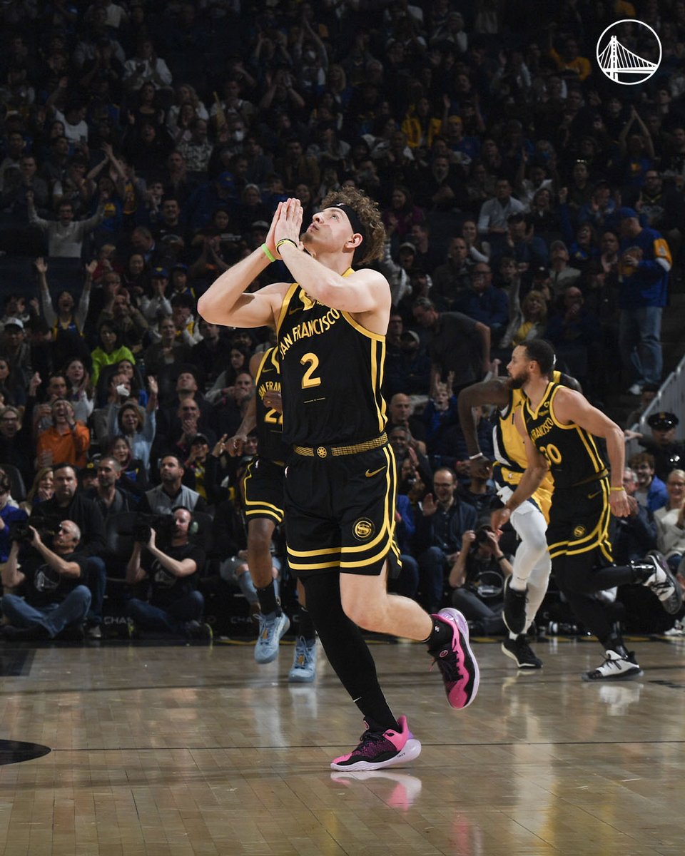 DulceAlmazan5's tweet photo. Please let the @warriors win Lord๐๐๐ #GameDay https://t.co/4at9WYfDAG