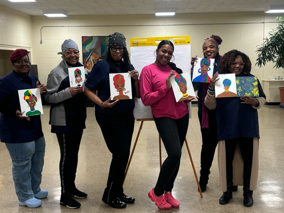 ChicagoParks's tweet photo. Celebrating #WomensHistoryMonth with a Paint &amp; Sip event at #KennicottPark. 

For more exciting @chicagoparks events &amp; activities, visit https://t.co/pkFcWGmANE. #intheparks https://t.co/C1mkfFNvov
