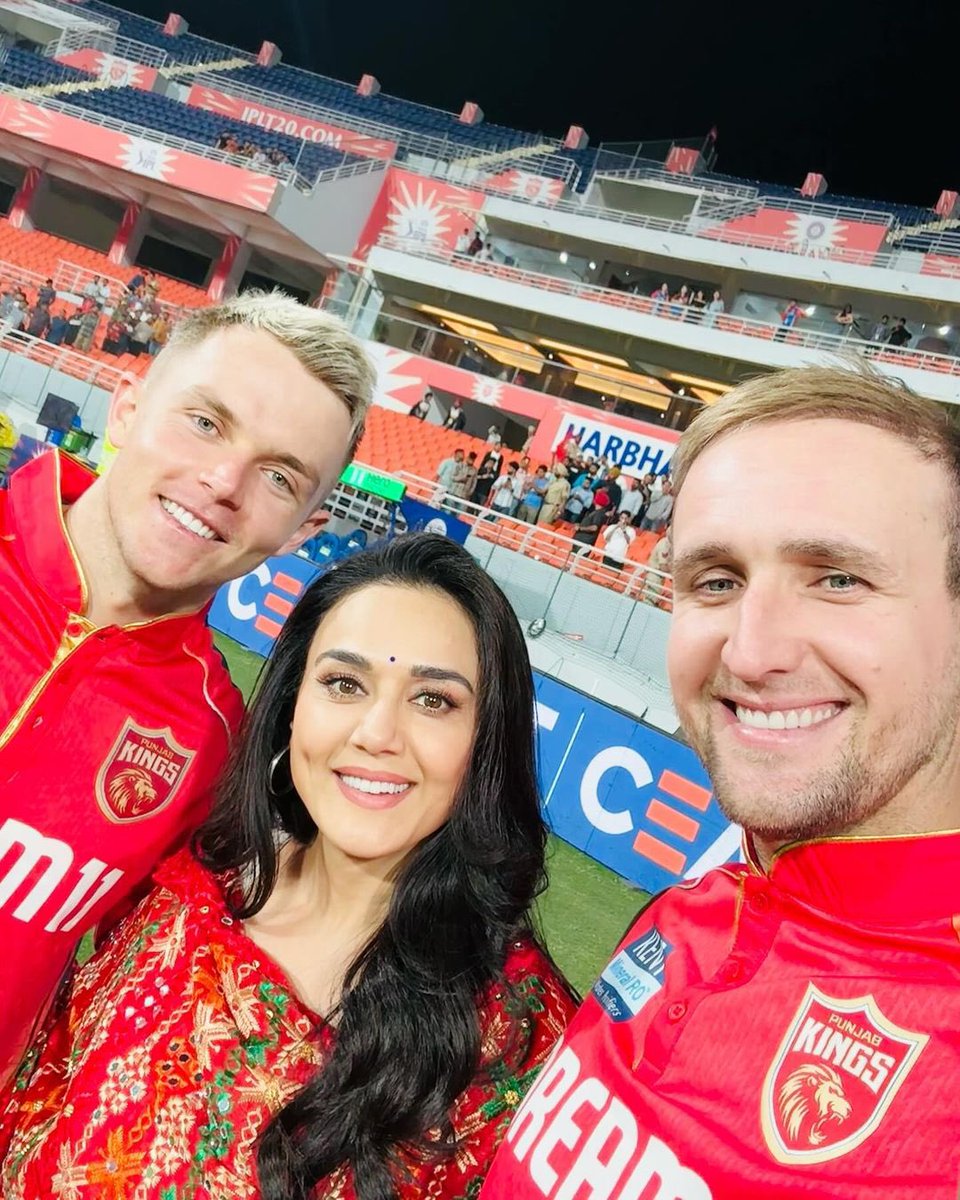 Post match selfie with <a href="/CurranSM/">Sam Curran</a> &amp; <a href="/liaml4893/">Liam Livingstone</a> 🤩 What a great start to the tournament. Love our new stadium &amp; the vibe ❤️ #saddapunjab #PBKSvsDC  #TataIPL #Manofthematch #aboutlastnight #ting