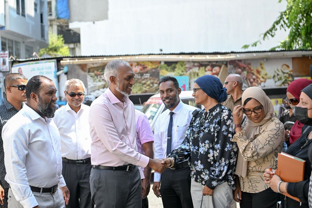 kevincosna's tweet photo. Raees @MMuizzu baiverive vadaigannava Majlis2024 MahchanGolhi Uthuru dhaairaage PPM PNC Candidate @ibrahimjanab ah thaaeedh hoadhumah Door to Door Campaign kuriyah dhanee
#Majilis2024
#MuizzuDhuveli
#Ibbe2024
#MachangolhiUthuru
#T07
#DhiveheengeRaajje https://t.co/qdK4RHbYKv
