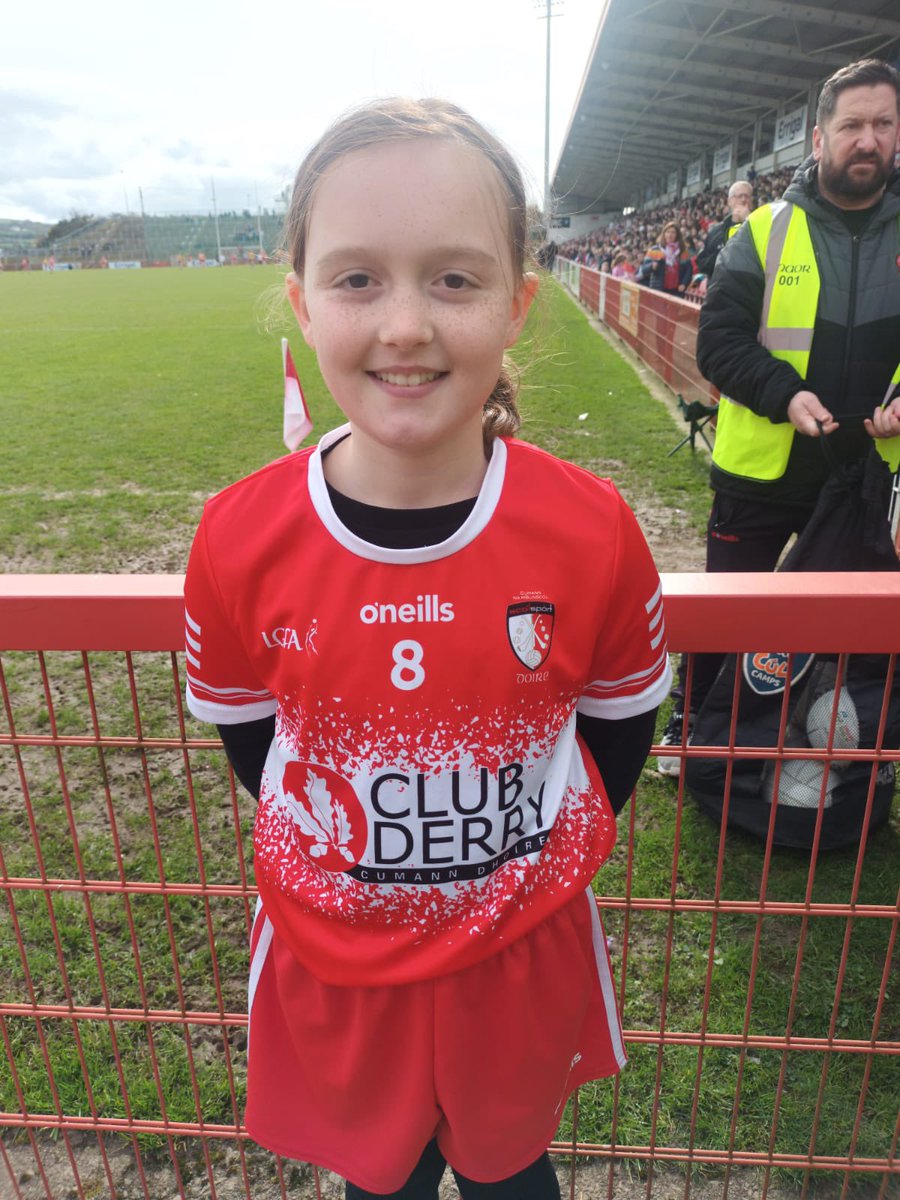 A massive congratulations to Muireann who represented her school, club and her county at the half-time games at the @cnambnaisiunta #AllianzCNMB @AllianzIreland @Doiregaa V Roscommon National Football League game at Celtic Park today. A fantastic achievement, well done! 🔴⚪️