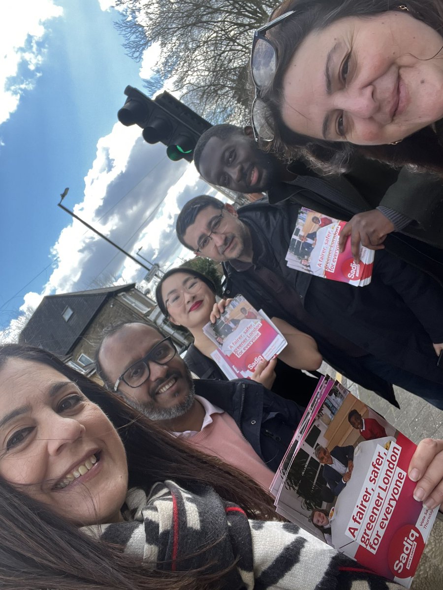 #TeamHaringey out in Wood Green and Crouch End today for @SadiqKhan & @JoanneMcCartney 

We spoke to lots of people who are keen to vote for a Mayor who delivers for London and Londoners. 

There is only one choice on the 2nd May

#VoteLabour #VoteSadiqKhan🌹🌹🌹