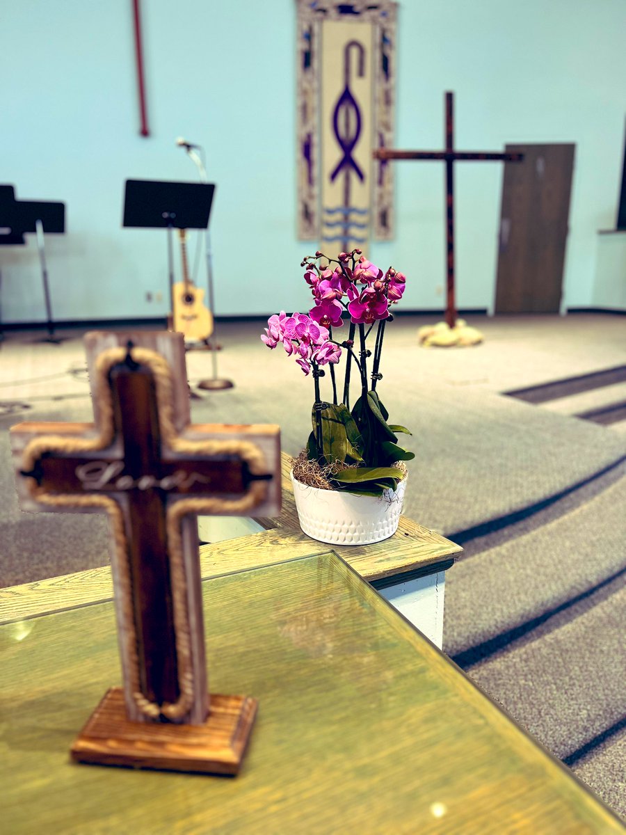Thank you to Principal Iandolo and Vice-Principal Shahbazi from <a href="/BegleyBroncos1/">F.W. Begley School</a> for the lovely orchid for <a href="/BCCWindsor/">Banwell Community Church</a>. Our Men’s Ministry shared that you had visited &amp; presented at their monthly breakfast! <a href="/gecdsbpro/">GECDSB PR</a> <a href="/KariRBryant/">Kari Bryant</a>