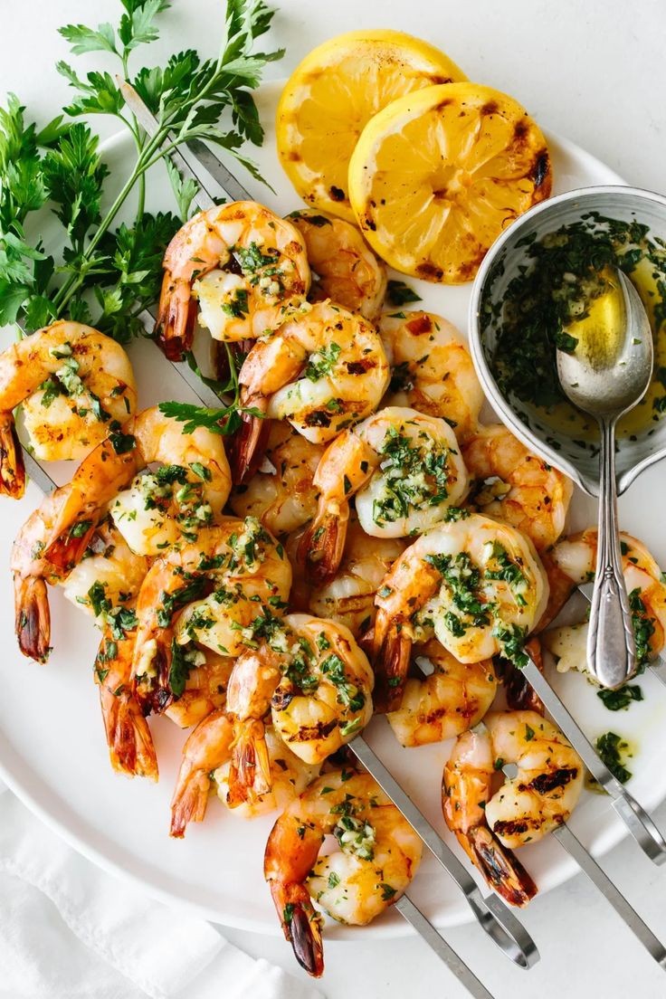 hanzaikyou's tweet image. ⠀
     𝐓𝐈𝐍𝐆-𝐓𝐎𝐍𝐆!
Good day, @derReevs! Your package has arrived safely. Enjoy!

🍴: Grilled Shrimp Skewers
💰: D-113566 (85GOB)