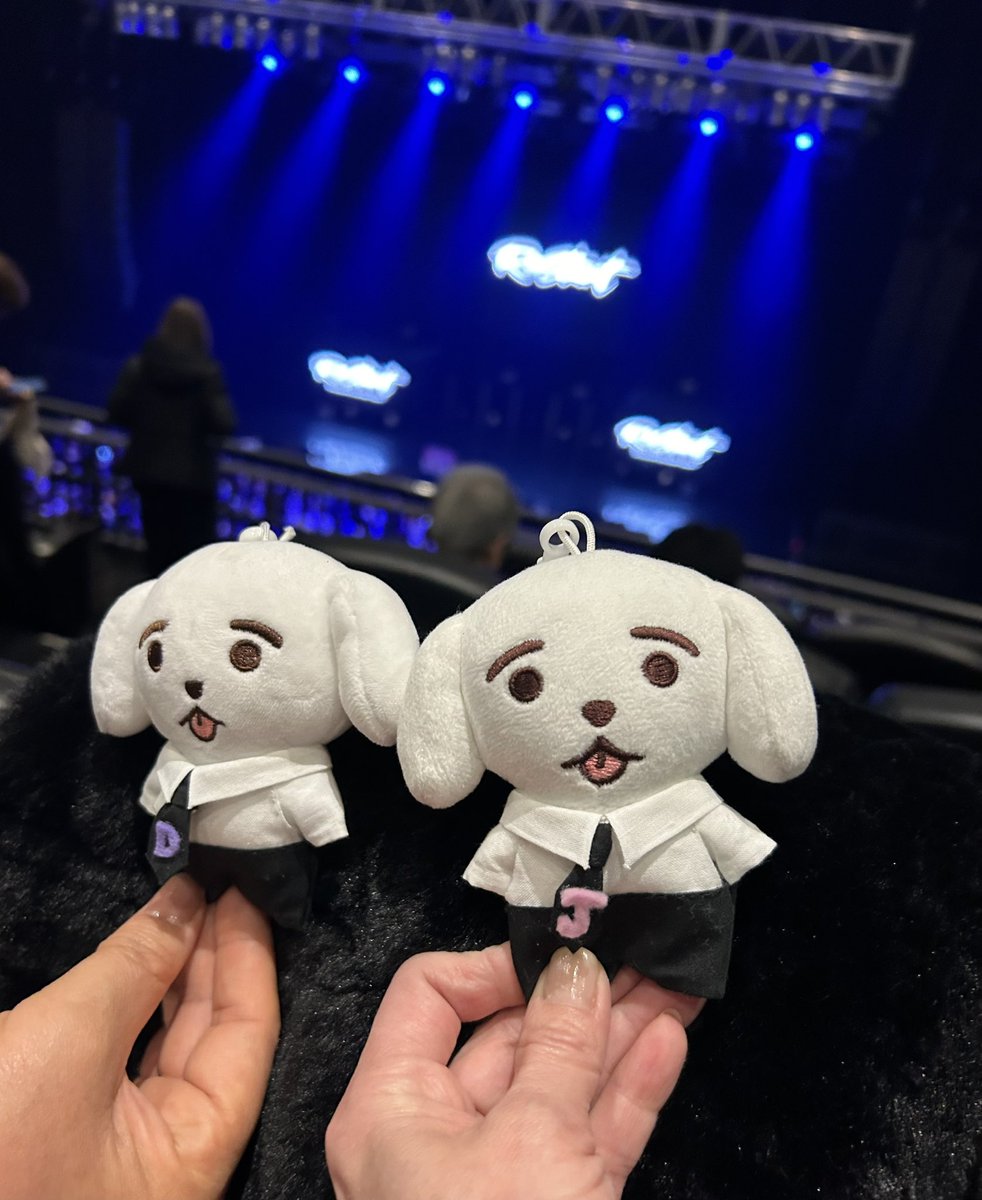 JAE_YOONo8o9's tweet photo. Zepp参戦🤣🎶
シノンちゃん、かりんこちゃん沢山のソンムル🎁ありがとう🥰
団扇は❌で残念だったね😓
��本の規制がゆるくなるといいね🥲
次はリリイベで会いましょう👍✨
#SF9
#ReStert https://t.co/bv3OeMMhwU