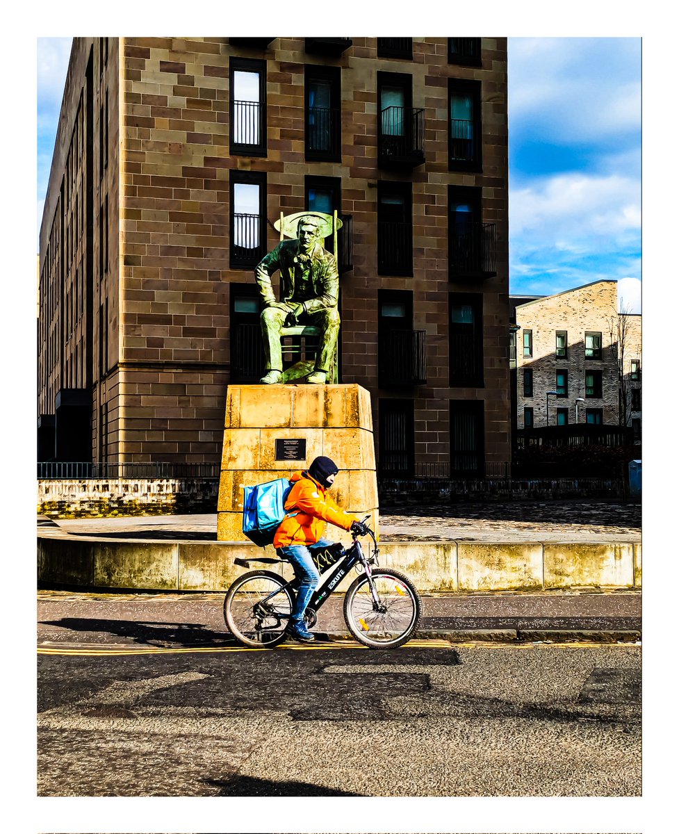 Somebody say Charles Rennie Mackintosh? Google Pixel 6a shot.

#CRM #CharlesRennieMackintosh #TeamPixel #Google #Pixel6a #JustEat #Anderston #Glasgow #Street #Photography #Scotland #Contrast #Saturation