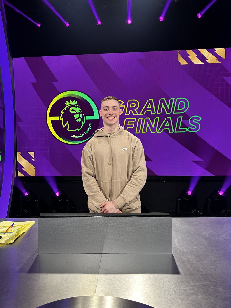 Live here at the ePremier League Grand Finals doing a watchalong with @AuzioMF where there will be drops involved too! Watch all the action unfold here 👇 Twitch.tv/Shawrey_ #ad