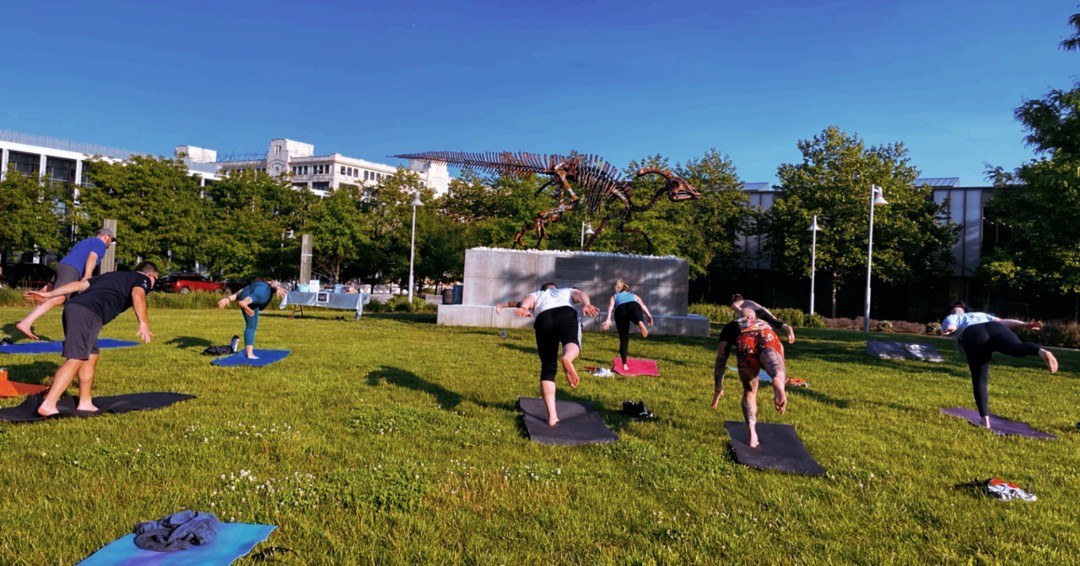 Free health and wellness programming with AlchemyX are coming back to the Navy Yard every Wednesday beginning in April. Learn more navyyard.org/blog/13-2024

#WellnessWednesdays #discovertheyard #fitnessinthepark #navyyardfitness