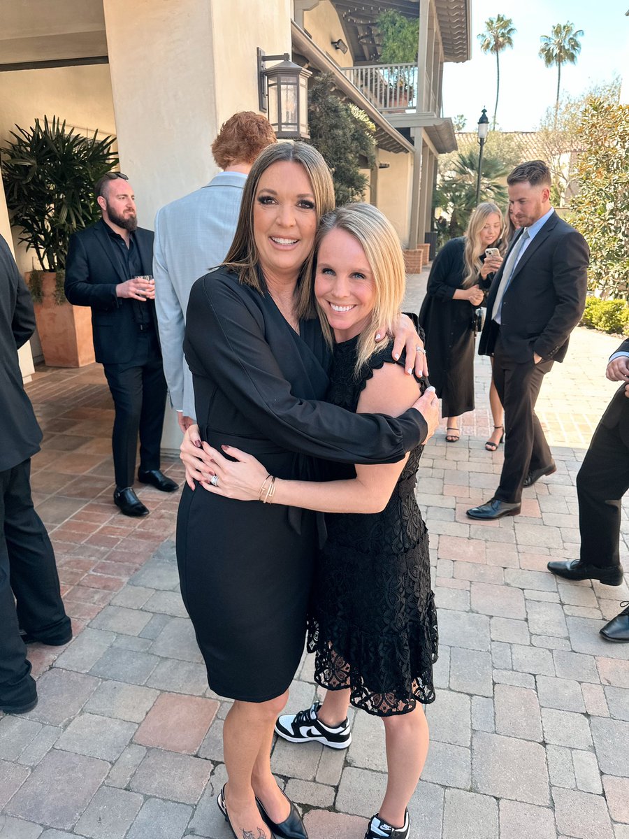 Lovely weekend celebrating the life of a great husband, father, Navy veteran, coach, grandfather, great-grandfather + commissioner among many other titles. 🕊️ He left a beautiful legacy of family behind and for that, we are eternally grateful. 🤍