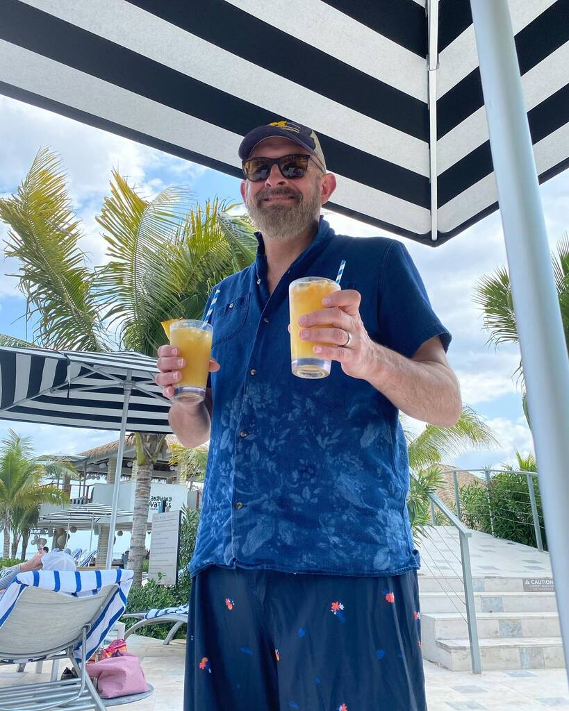 SusieHelbig's tweet photo. @arthelbig with the next round of #painkillers #drinkup #lifeiswhatyoumakeit #hapygirlsaretheprettiest #springbreak2024 #lifeisgood #jamaica🇯🇲 https://t.co/72haNEOxPc https://t.co/PmpAxHVsA4