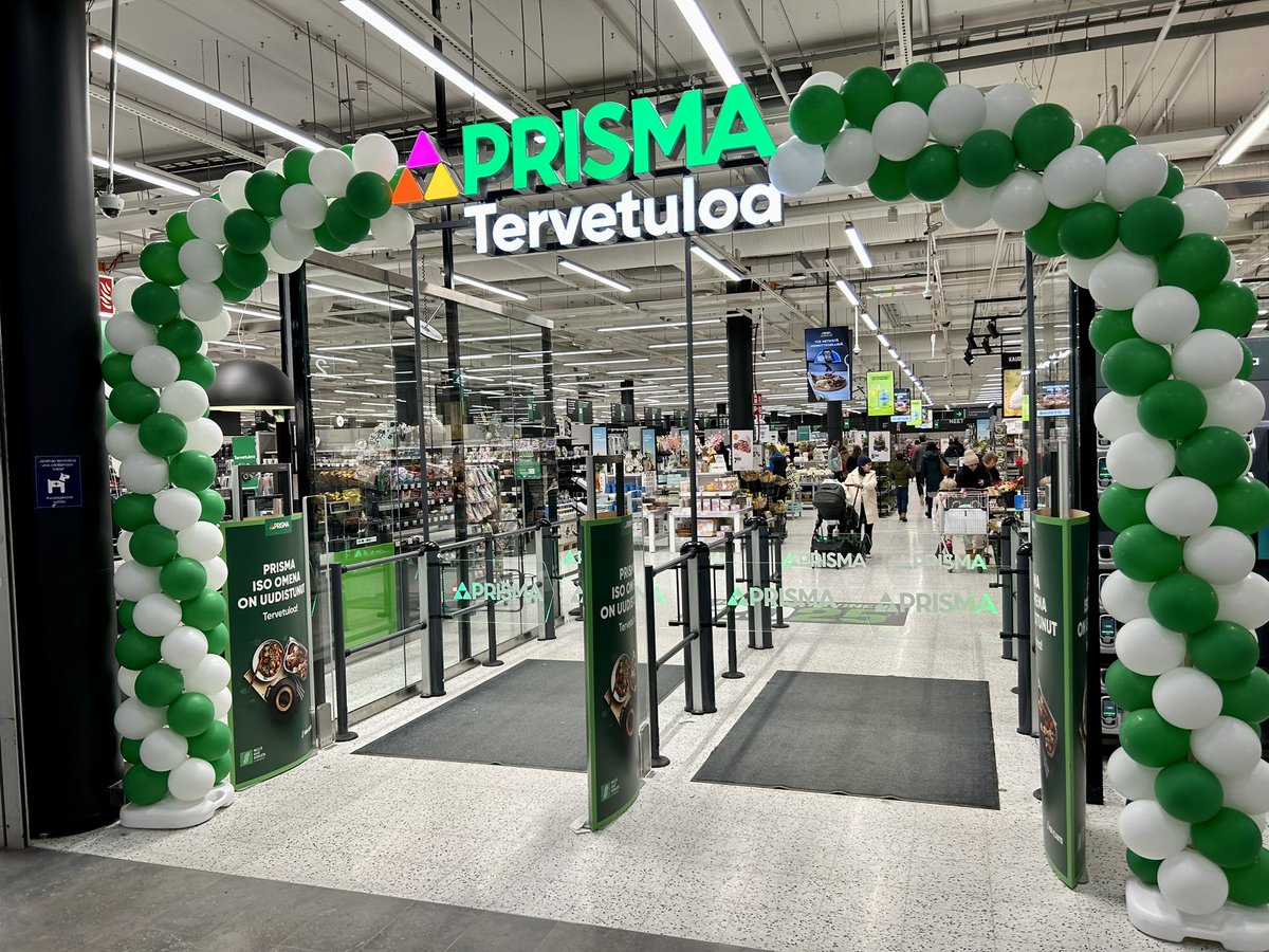 AnttiOksa's tweet photo. Ison Omenan kauppakeskuksessa
on upeasti uusittu kauppa, jossa Kaikkea on ja joka on Yhtä Halpa Kuin Halvin. Merja, Outi &amp; co ovat vetäneet läpi kuormittavan uudistusprojektin ja ovat nyt ns. väsyneitä mutta onnellisia ja syystäkin ylpeitä omasta kaupastaan! 🤩 https://t.co/smjyhv7ISr