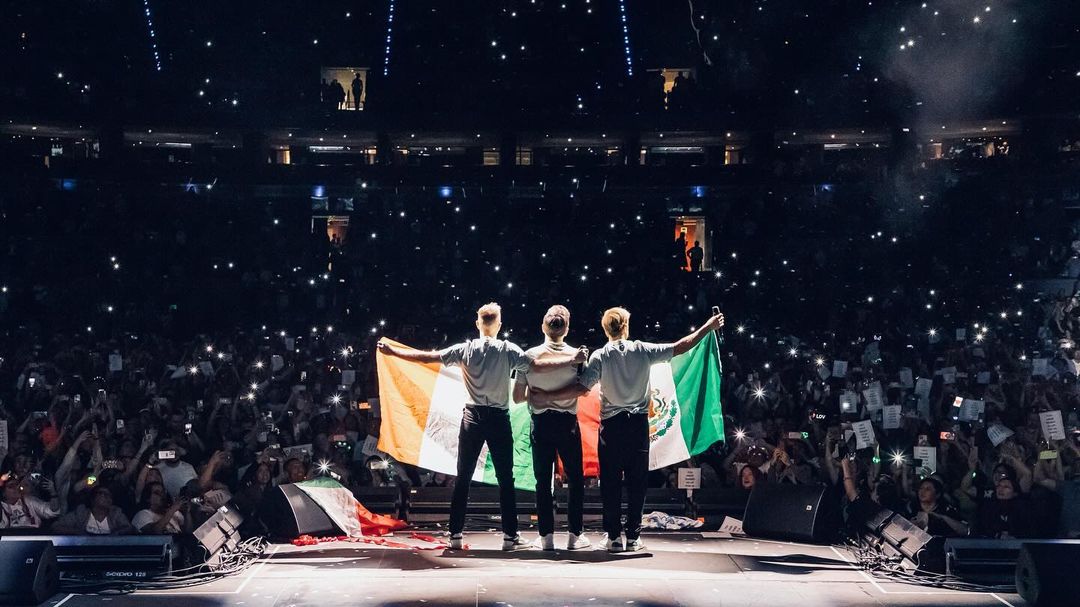 A few moments taken from our show in Mexico City!
What a night, what a crowd! ❤️🇲🇽