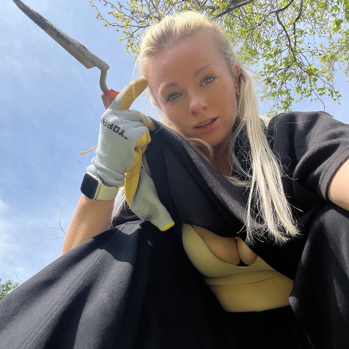 Digging dirt is like a medicine for clearing my thoughts https://t.co/TftCOQJj7O