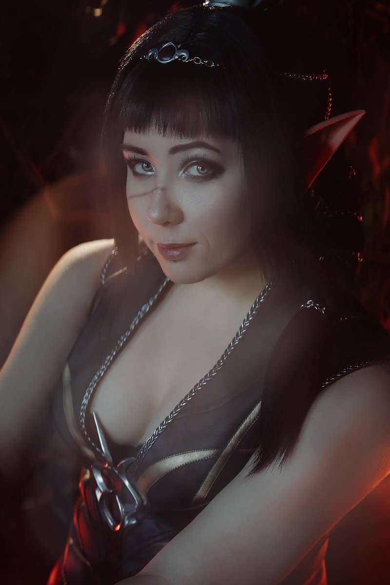 Here's my God's favorite Princess cosplay 🫰💗 Amazing picture by @AsterShade 💗 #shadowheart #shadowheartcosplay #baldursgate3