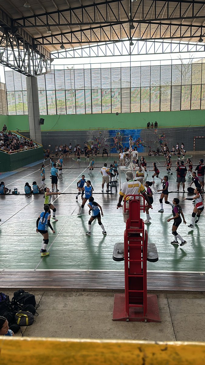 ivansanes's tweet photo. El Voleibol femenino gana cada día más espacio en la ciudad de Cartagena. Recuerdo hace un poco más de 8 años siendo director del @Ipcc_Cartagena recuperamos la cubierta, hace 3 años pide a gritos su recuperación sobre todo que estamos próximos a la temporada de lluvia. Alcalde @dumek_turbay haga la buena obra 🙏 la comunidad deportiva del voleibol se lo agradecemos. @campoeliasjr #Resuena