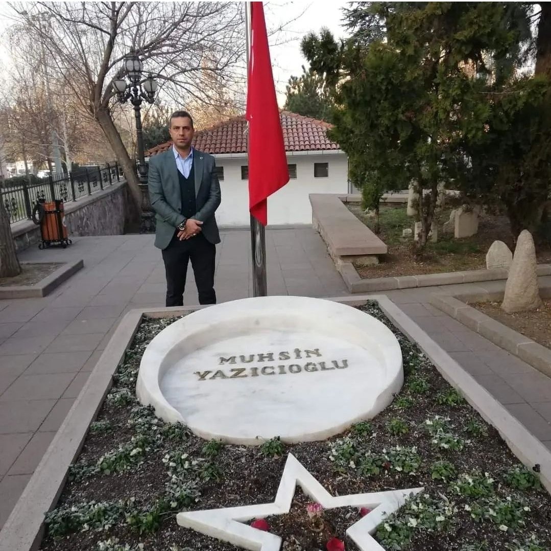 Vefatının 15. Sene-i devriyesinde Şehit Muhsin YAZICIĞLU nu rahmet ile yâd ediyorum. Kabri nur mekanı cennet olsun İnşaAllah. #MuhsinYazıcıoğlu