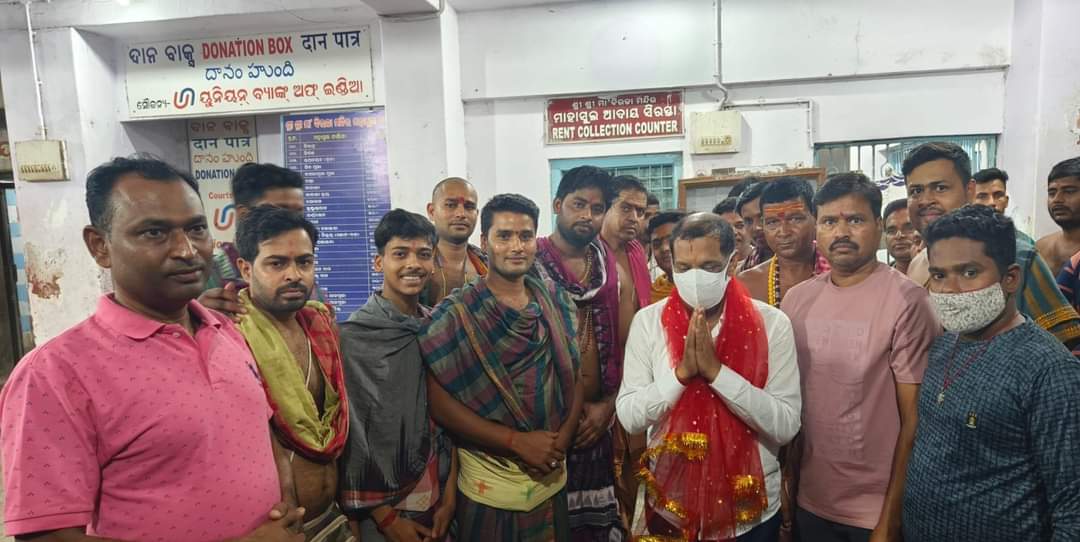 Sibanan74760704's tweet photo. ସମ୍ପୂର୍ଣ୍ଣ ସୁସ୍ଥ ହୋଇ ଆଜି ଯାଜପୁର ରେ ପହଞ୍ଚି ମା ବିରଜାଙ୍କୁ ଦର୍ଶନ କରି ଆଶୀର୍ବାଦ ନେଲେ ଆମ ସମସ୍ତଙ୍କ ପ୍ରିୟ ଭାଇ @bhabaprasaddas1 ।
@pranabpdas https://t.co/0Esn83dXzn