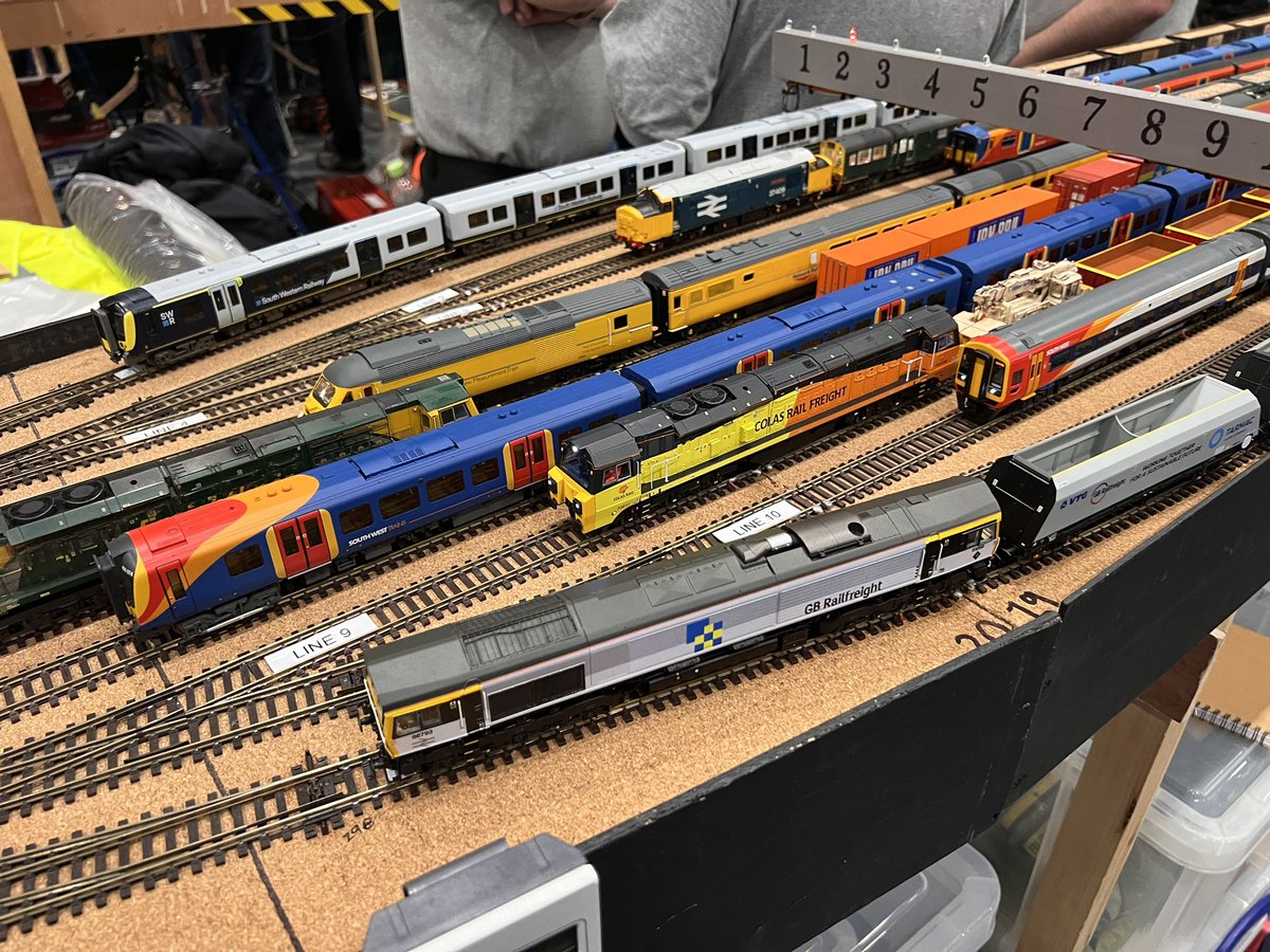 3CIG_Max's tweet image. The fiddle yard on Gordon’s Lane. There’s no denying this is impressive. #TMRGUK #TwitterModelTrainShow