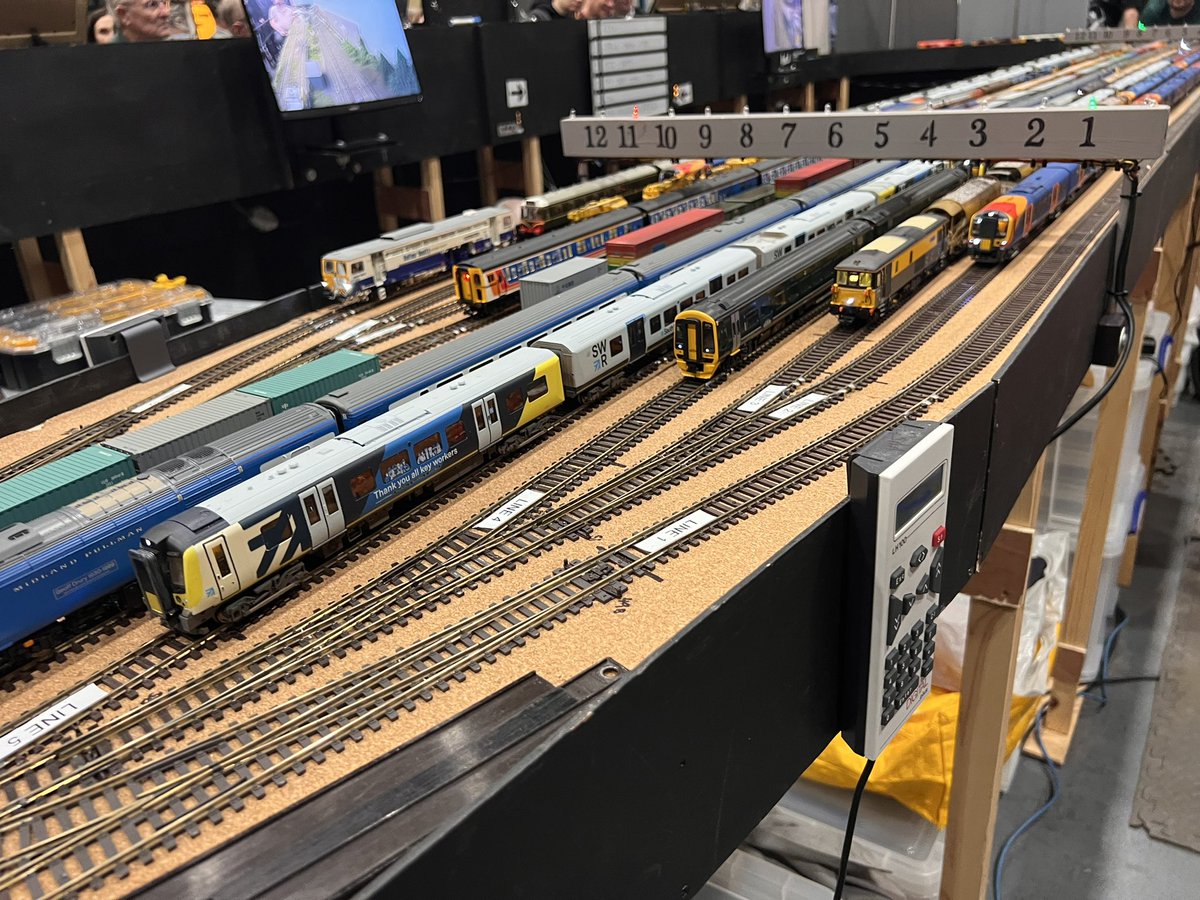 3CIG_Max's tweet image. The fiddle yard on Gordon’s Lane. There’s no denying this is impressive. #TMRGUK #TwitterModelTrainShow