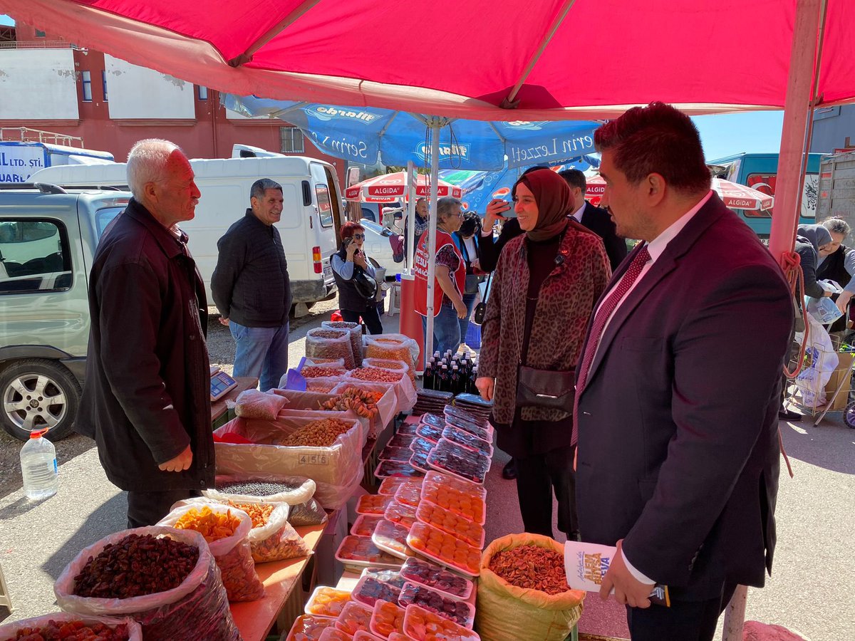 Dün Antalya Büyükşehir Belediye Başkan Adayımız Kıvanç Çetinkaya ve Kepez Belediye Başkan adayımız Emre Karaşin ile birlikte Dokuma Pazarını ziyaret ettik.

Ardından Aksu Belediye Başkan adayımız Hakan Halim Okudan ile Aksu’da kadın çiftlerimizle bir araya geldik. 

Sorunları