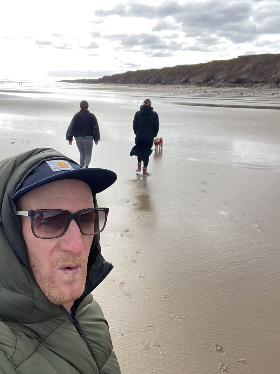 KER1NS17's tweet photo. No cycling 20,000 steps instead Beach,Cafe,The Range,Dunhelm,potter about in garden Pint !! Soon be weekend ,#stout #pefect #sunday #SundayFunday @CraigRi27260015 @beartikitime https://t.co/hsplkT11BZ