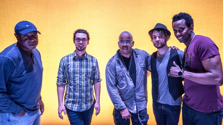 CapitalJazzClub's tweet photo. #NowPlaying, 'Hannibal', off @T_Blanchard featuring The #ECollective's *Live*. (2018). The #CapitalJazzClub984, with #JacobAsiyo, & @KaimaMwiti.
Terence Blanchard: Keyboards, Trumpet
Fabian Almazan: Keyboards, Piano
Charles Altura: Guitar
David Ginyard: Bass
Oscar Seaton: Drums. https://t.co/4gqb3zFQem