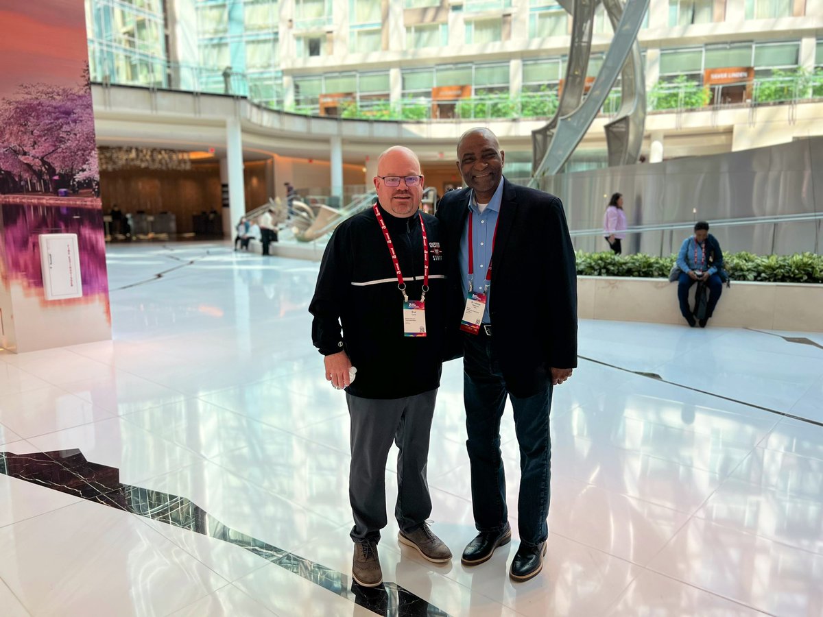 Over a decade ago I first saw Salome Thomas-El @Principal_EL speak at a state principal conference and was inspired by his message. Fast forward to the present and I continued to be inspired by his words of wisdom. Thank you for grabbing me off of the escalator to grab a pic my…