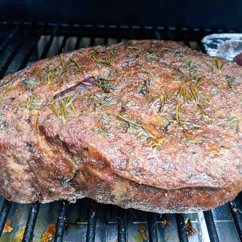 😋 Grass Fed Beef Baby! #Traeger #MeltInYourMouth 💥 #SmokerGal 💋 #SeductiveSunday 🔥