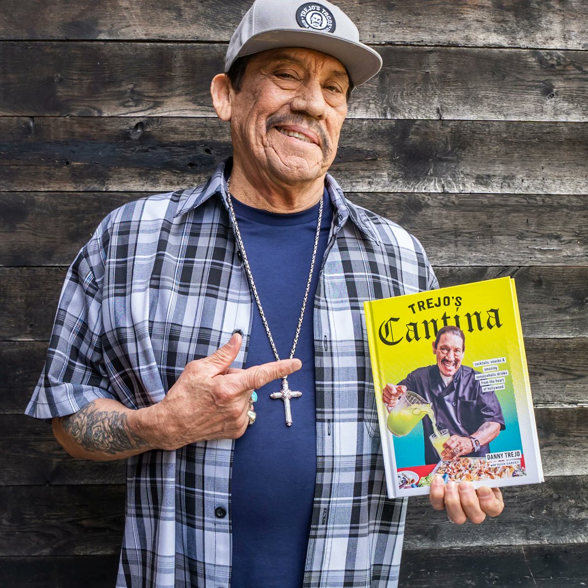 Enjoy your #NationalCocktailDay with my book Trejo's Cantina, full of amazing cocktail recipes and more! Don't have one? Get a hardback copy signed by me here: bit.ly/TrejosCantinaB…

#trejosspirits #trejostacos #cocktail #zeroproof