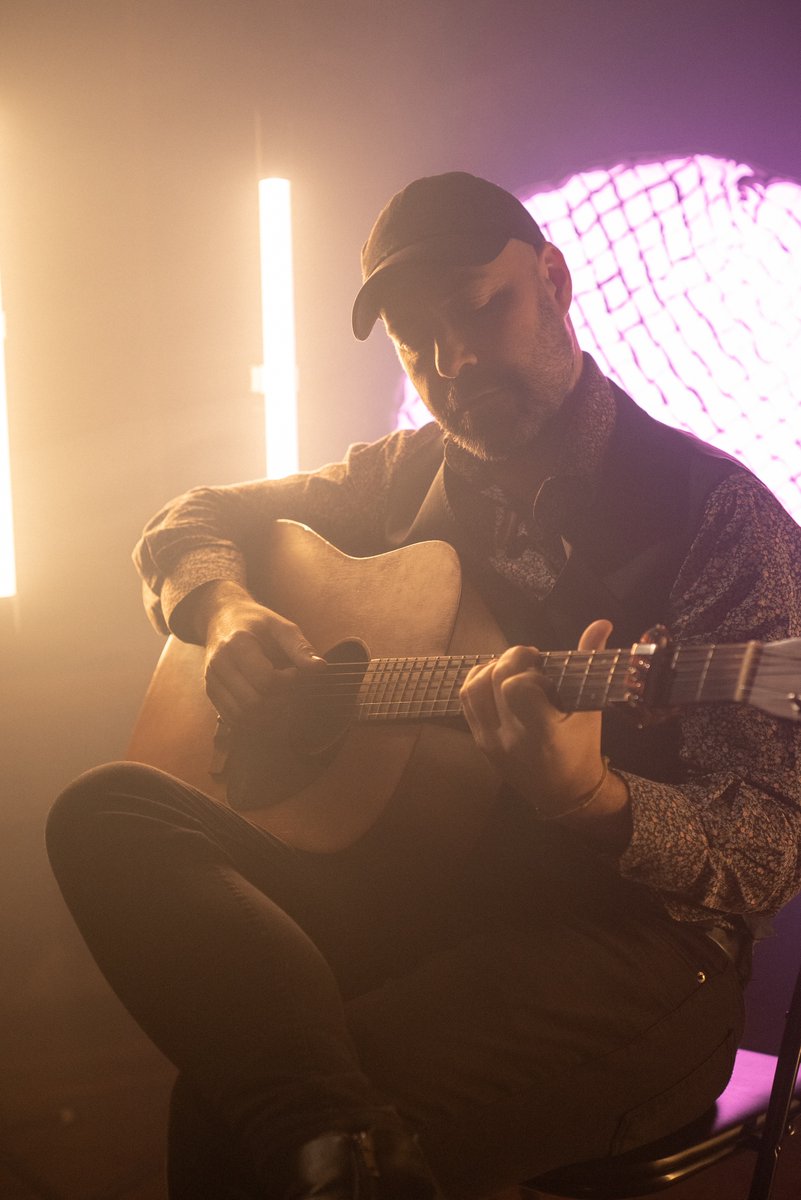 pxtmusic's tweet photo. Estou mesmo contente com a recepção que o lançamento do novo single está a ter. As mensagens de apoio são muito motivantes e enchem-me de alegria 📷  

Partilho convosco algumas fotos da gravação do videoclipe. Espero que gostem 🤗

🪕@xoseliz
📸@BeabesadaE https://t.co/AdhPeajhZC