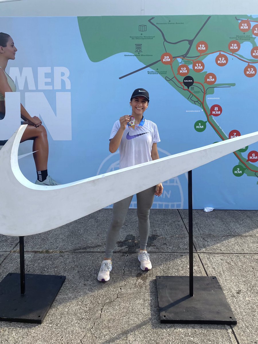 aneth00's tweet photo. Anoche estaba deprimida pero yo no estoy hecha de leche condensada así que me preparé y enfoqué mi mente para correr esos 21 k , amén por los logros✨ https://t.co/kCoGdmiP8B
