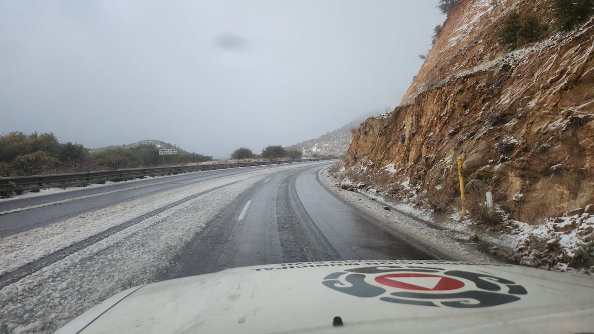 *ALERTA CARRETERA* Debido a la presencia de una nevada en el tramo Puerto Cananea en la carretera Ímuris-Cananea, se recomienda extremar precauciones. La carretera está abierta pero no se descarta un cierre preventivo de continuar la caída de nieve. Conduzca con precaución y…