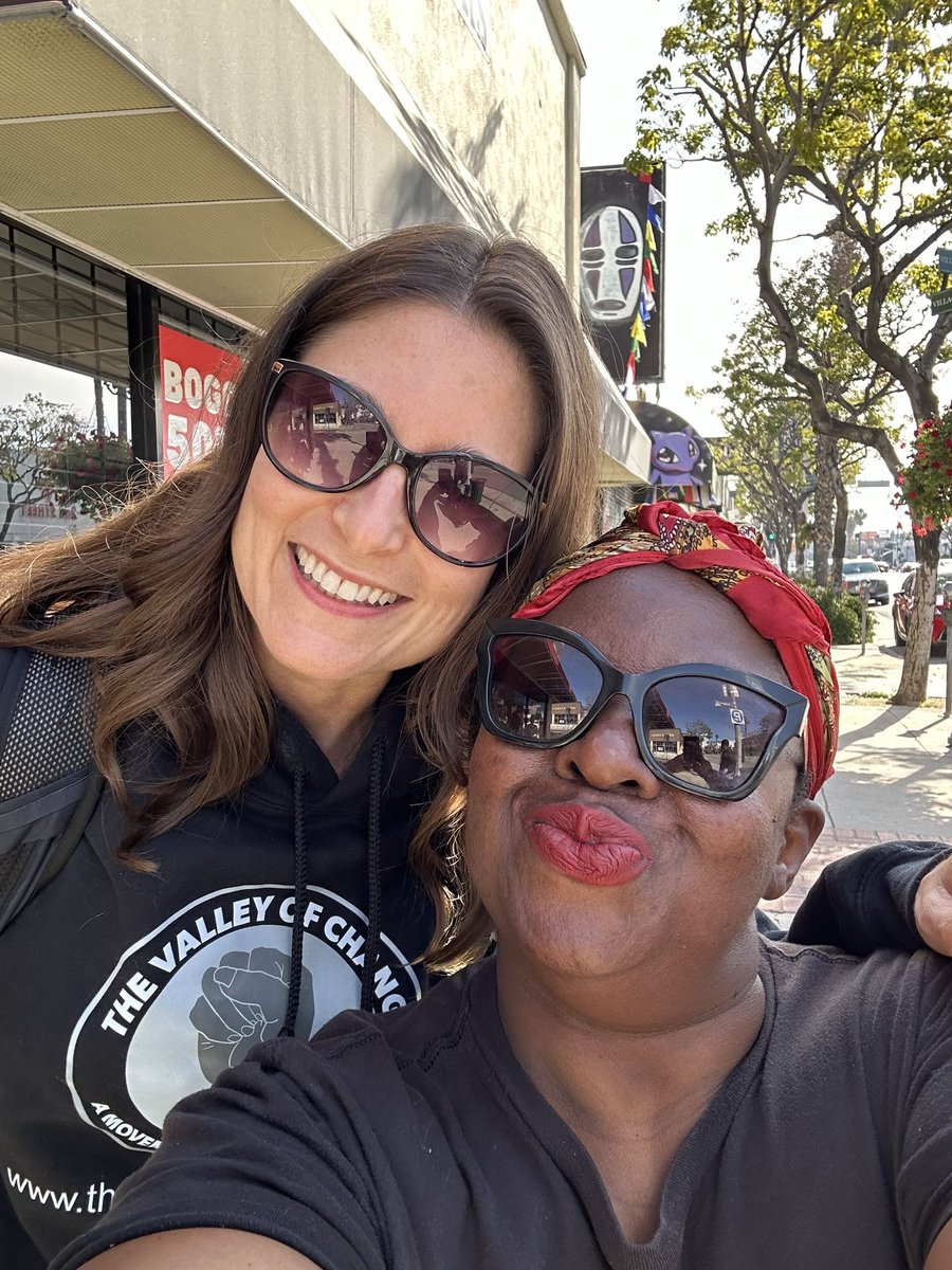 On Sunday, March 17, we did a beautiful thing in the neighborhood. 🧹🗑 🚮♻️ 🫶🏾 We picked up trash, tree branches, cigarettes and more…. Thank you to everyone that continues to be the change! 🙌🏾 #communitycleanup #beautifyourstreets #wearetherealchange #letsdothis