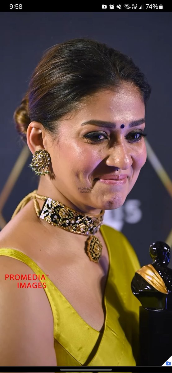 Shhhh <a href="/actress1raju/">actress raju</a> enna da unnamma summave iruka maatra. Ipdi function na kondaya pottu chocolate muthuga kaatitu muthi pona mood moonja vachitu vanthu ipdi sirichana avala thooki pottu puncture panna thaan da thonum nara munda ya irukale da.