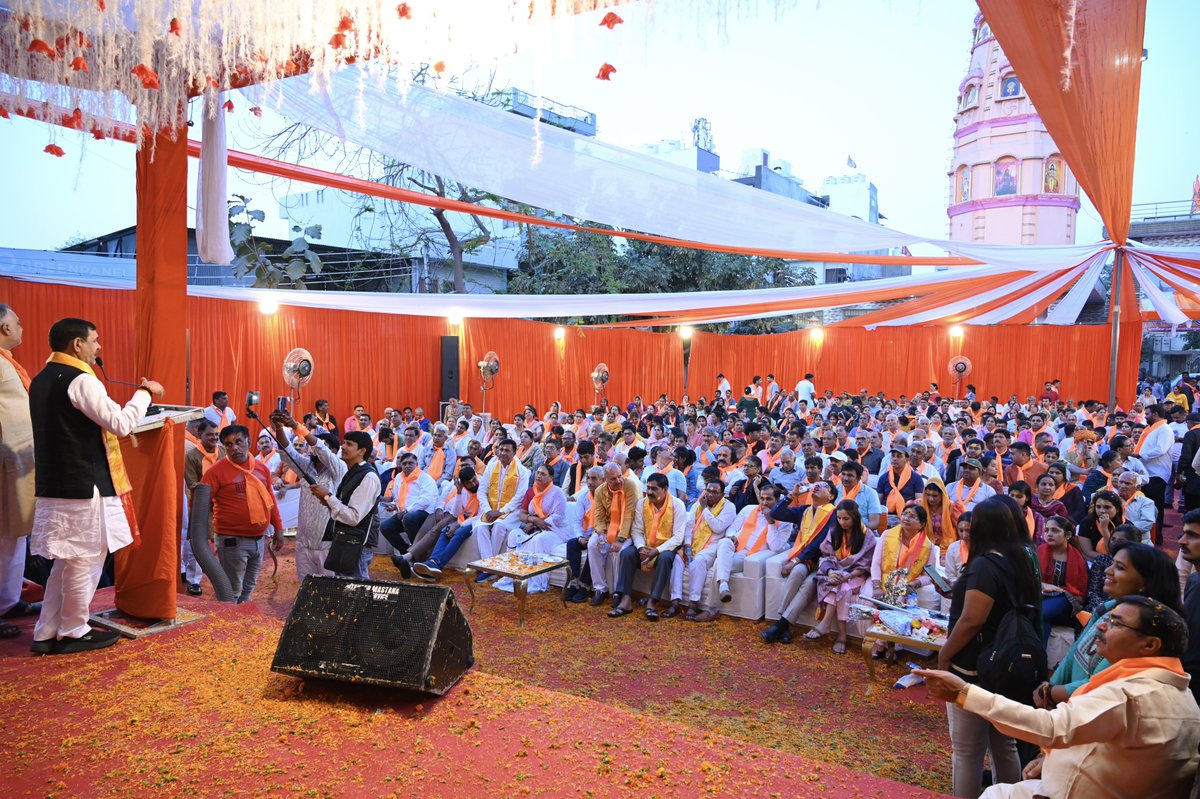 होली मंगल मिलन समारोह को यादगार बनाने के लिए भारी तादाद में पहुँचे समस्त गुरुग्रामवासियों का कोटि कोटि आभार.. आप सभी को होली अनंत बधाई व मंगलकामनाएँ…
#happyholi2024 💐💐